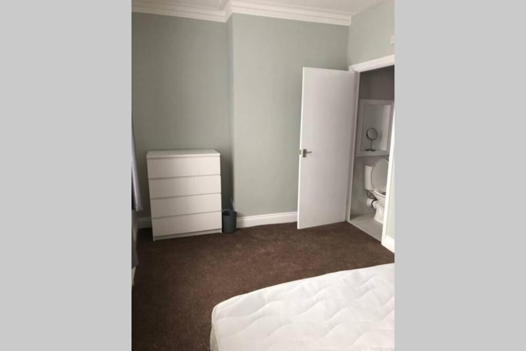 4 Bedroom House In Harrogate Town Centre Eksteriør billede